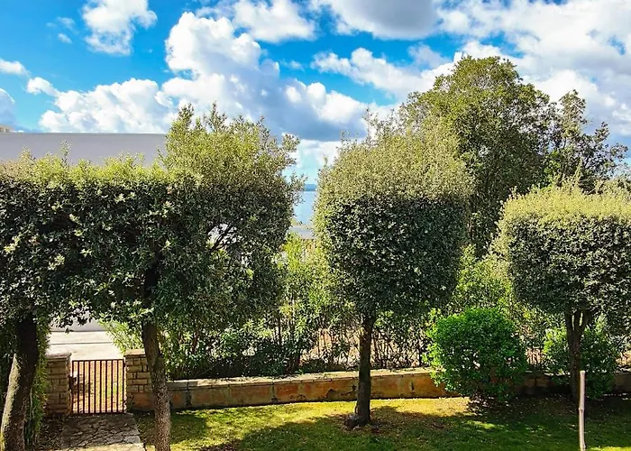 Villa Seaside House Puntaskala